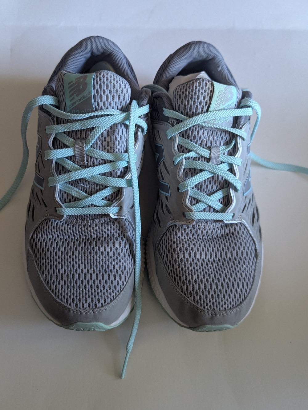 New Balance Grey Mesh Sneakers with Mint Laces. Size 8. Comfort Ride 420u3